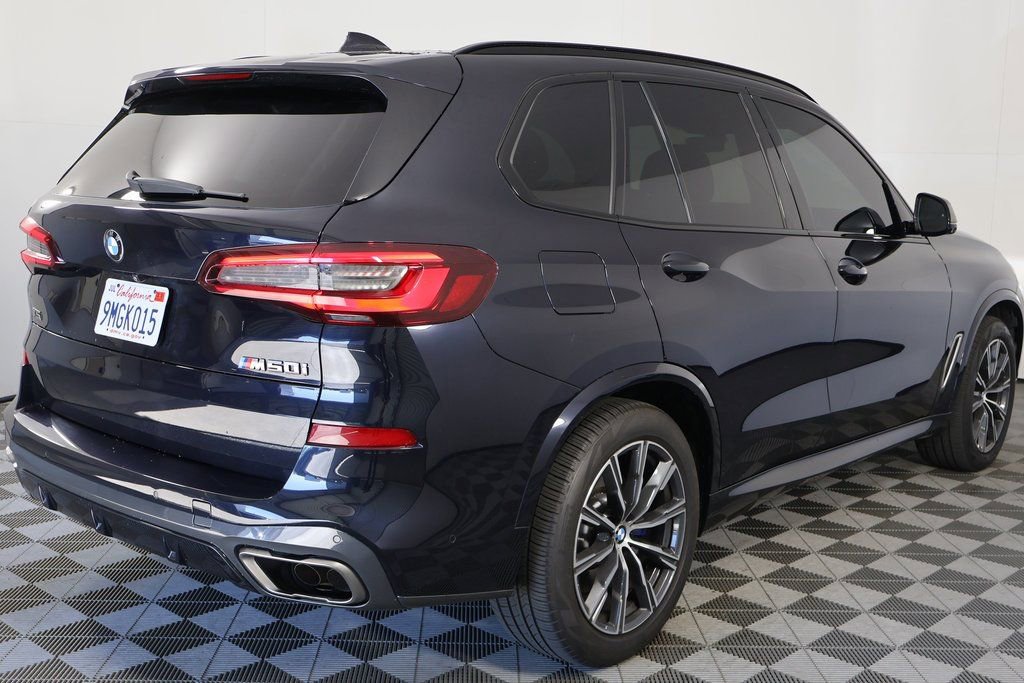 Used 2020 BMW X5 M50i image 4