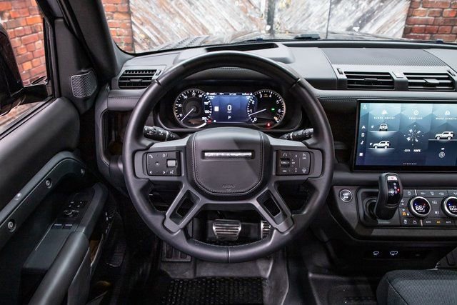 Used 2023 Land Rover Defender 90 X image 31