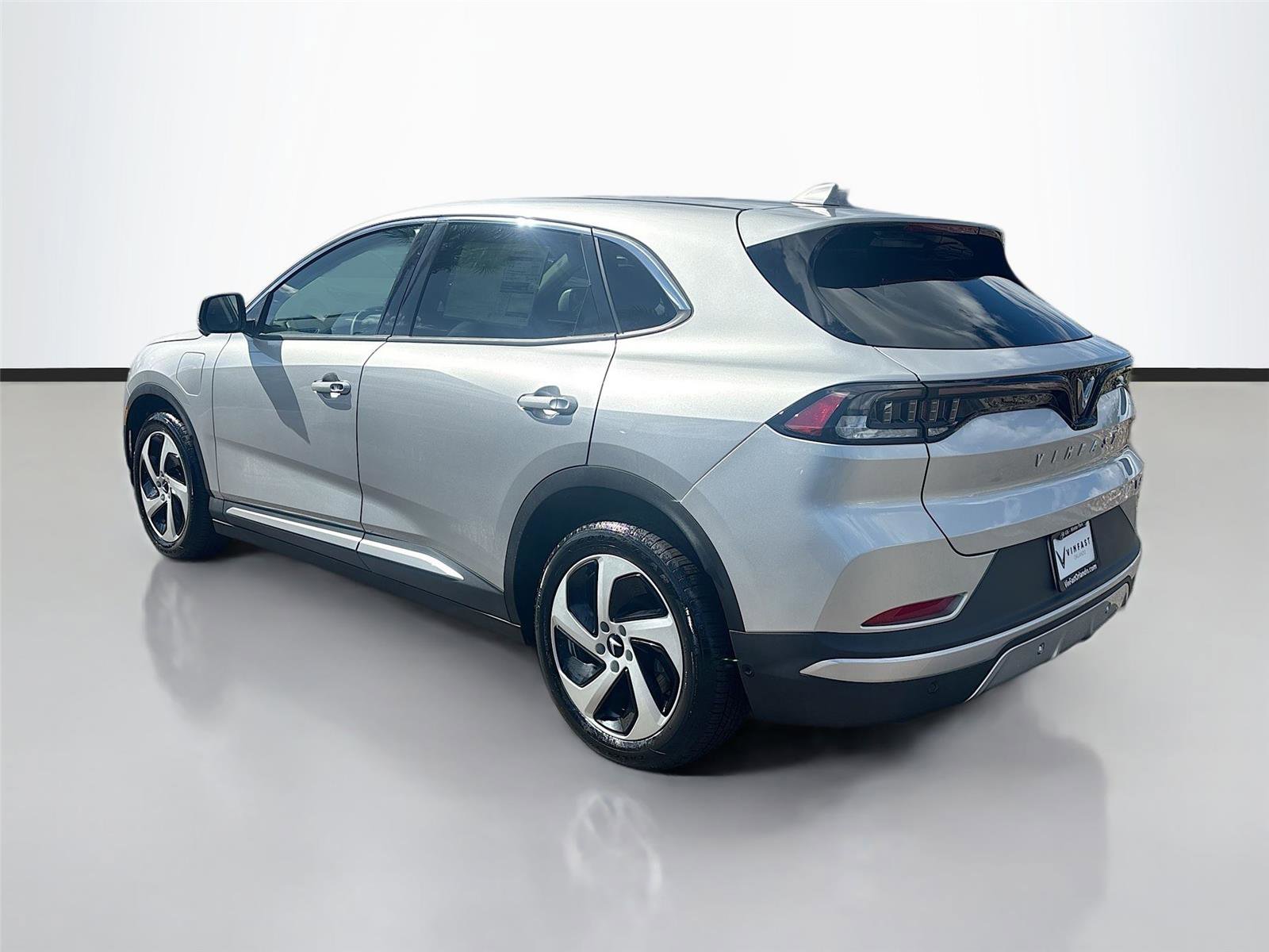 New 2025 VinFast VF 8 Eco AWD/4WD image 5