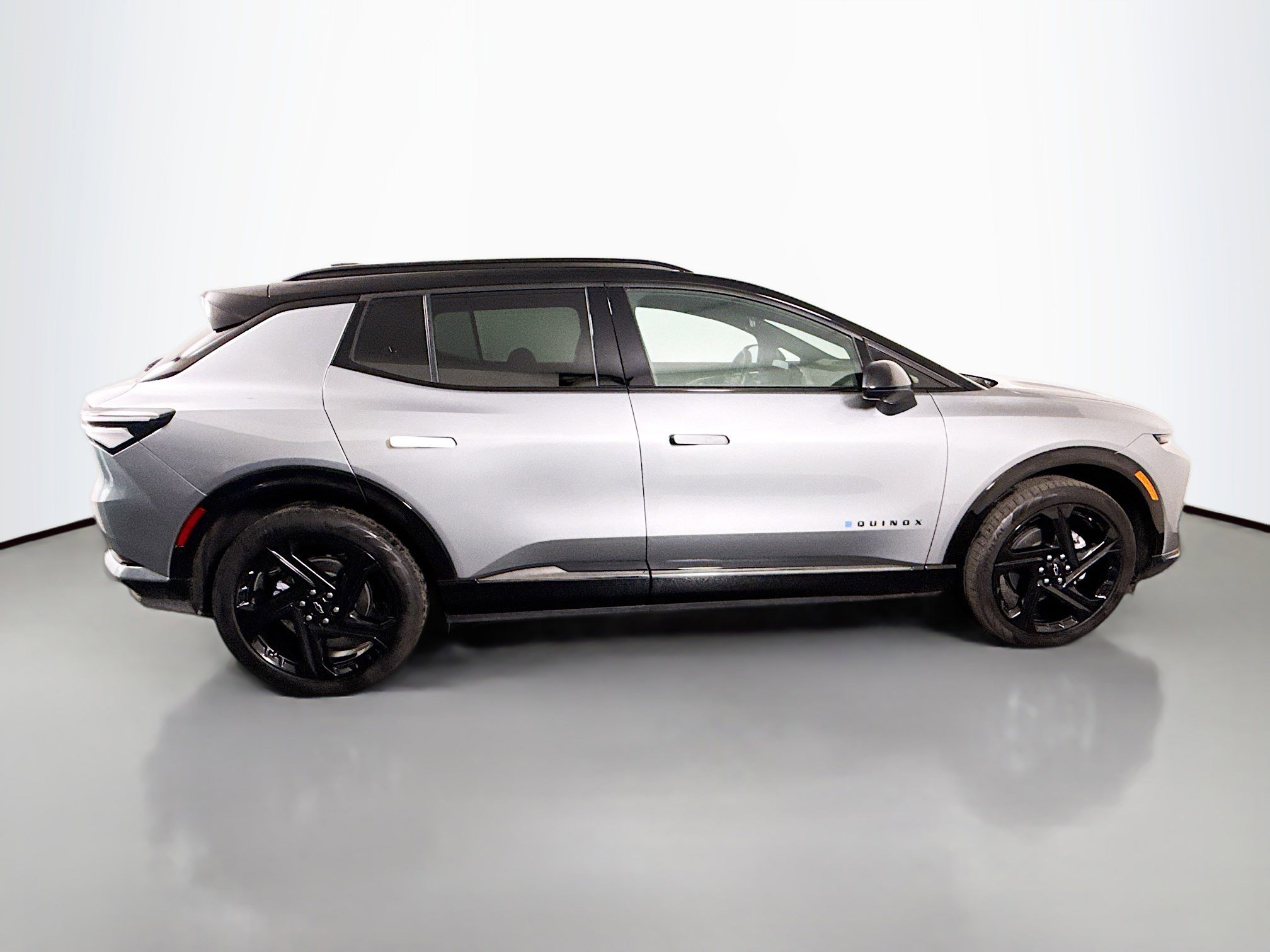 Used 2025 Chevrolet Equinox EV RS w/ Convenience Package II image 11