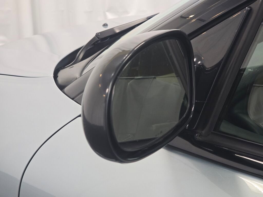 Used 2003 Chrysler Sebring Limited image 68