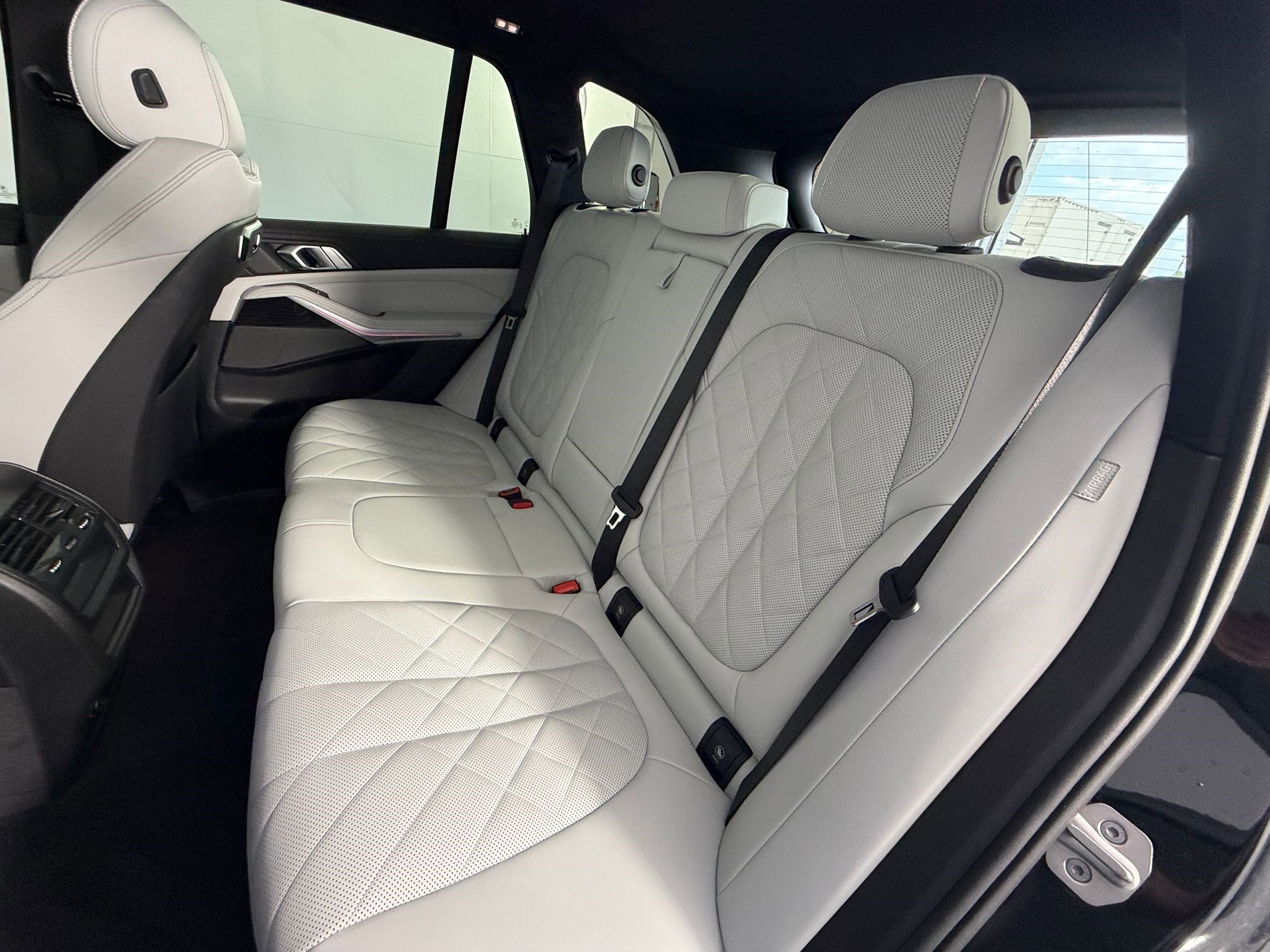 Used 2024 BMW X5 sDrive40i w/ M Sport Package RWD image 30