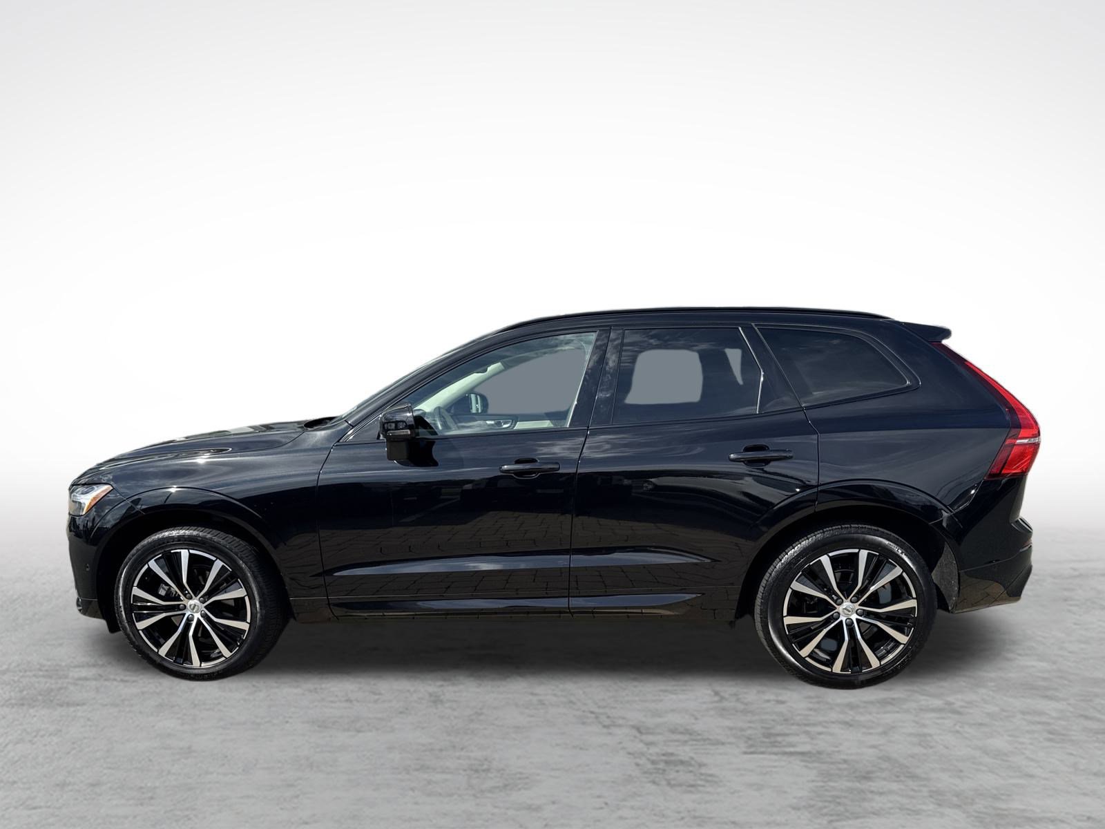 Used 2024 Volvo XC60 B5 Plus w/ Protection Package Premier image 8