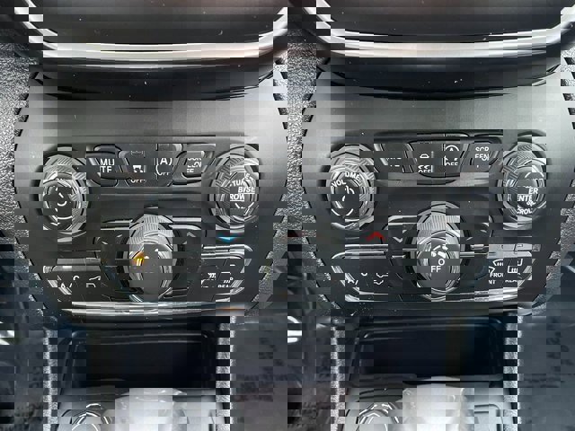 Used 2020 Jeep Cherokee Latitude Plus image 24