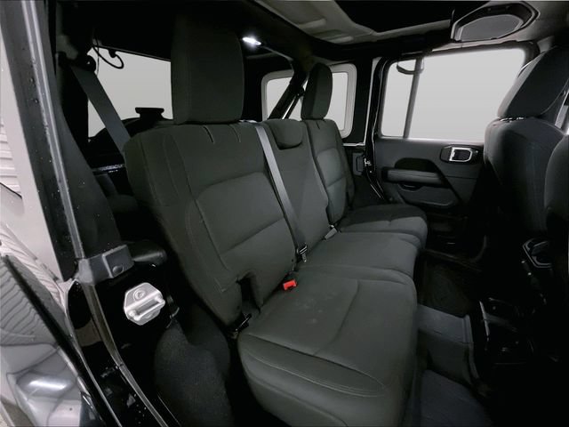 Used 2018 Jeep Wrangler Unlimited Sahara AWD/4WD image 26