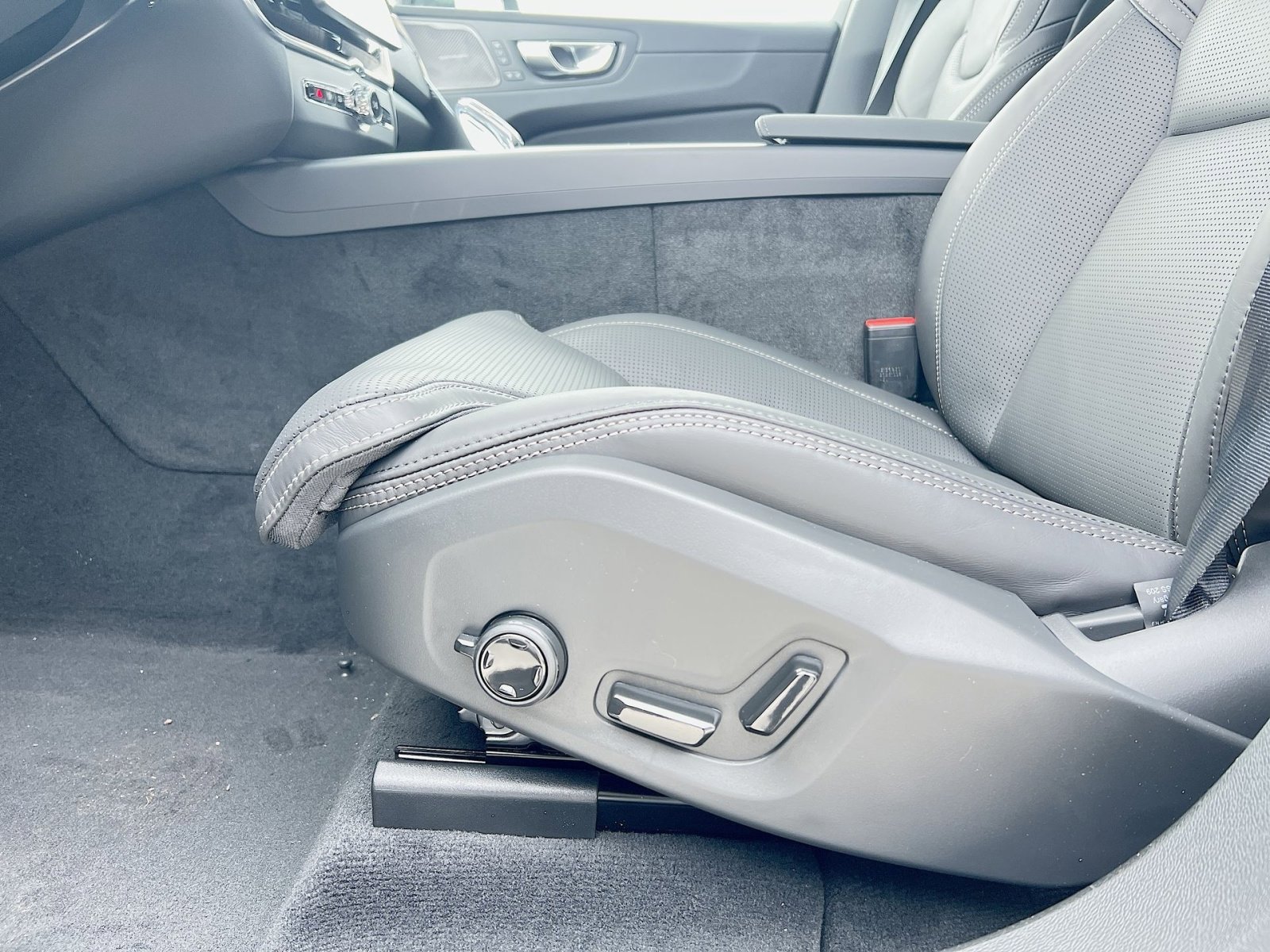 New 2026 Volvo XC60 B5 Ultra w/ Protection Package Premier image 14