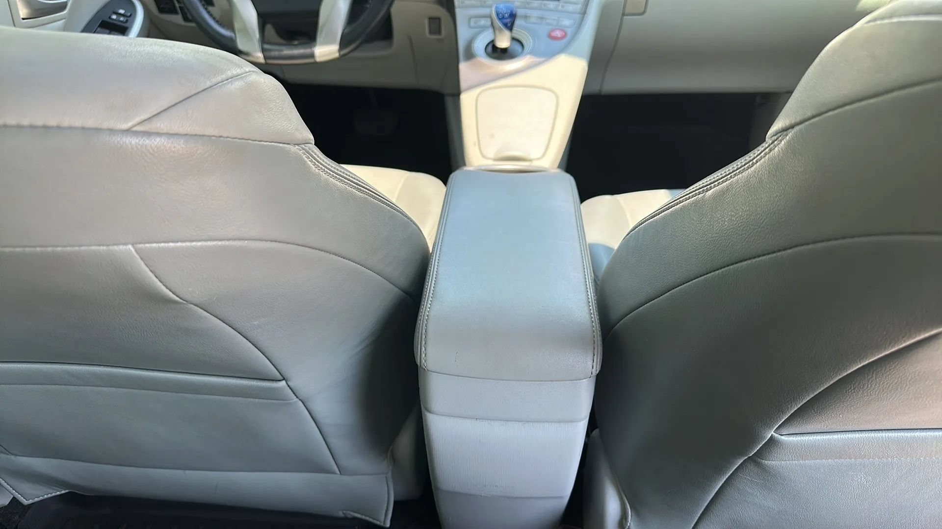 Used 2014 Toyota Prius Four w/ Solar Roof Package FWD image 30