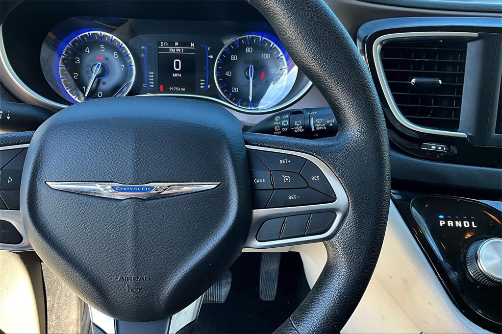 Used 2019 Chrysler Pacifica L image 8