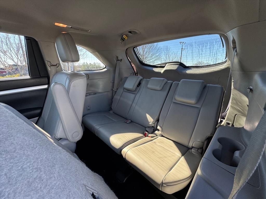 Used 2018 Toyota Highlander XLE image 12