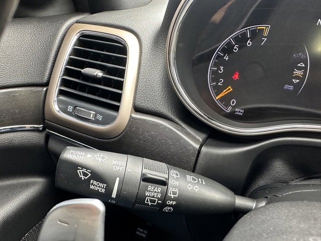 Used 2016 Jeep Grand Cherokee Limited w/ Luxury Group II image 13