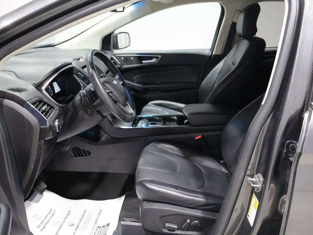 Used 2019 Ford Edge Titanium w/ Cold Weather Package AWD/4WD image 10
