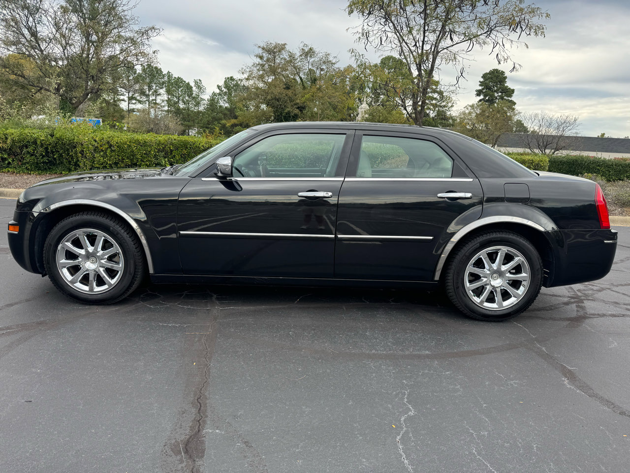 Used 2007 Chrysler 300 Touring L image 2
