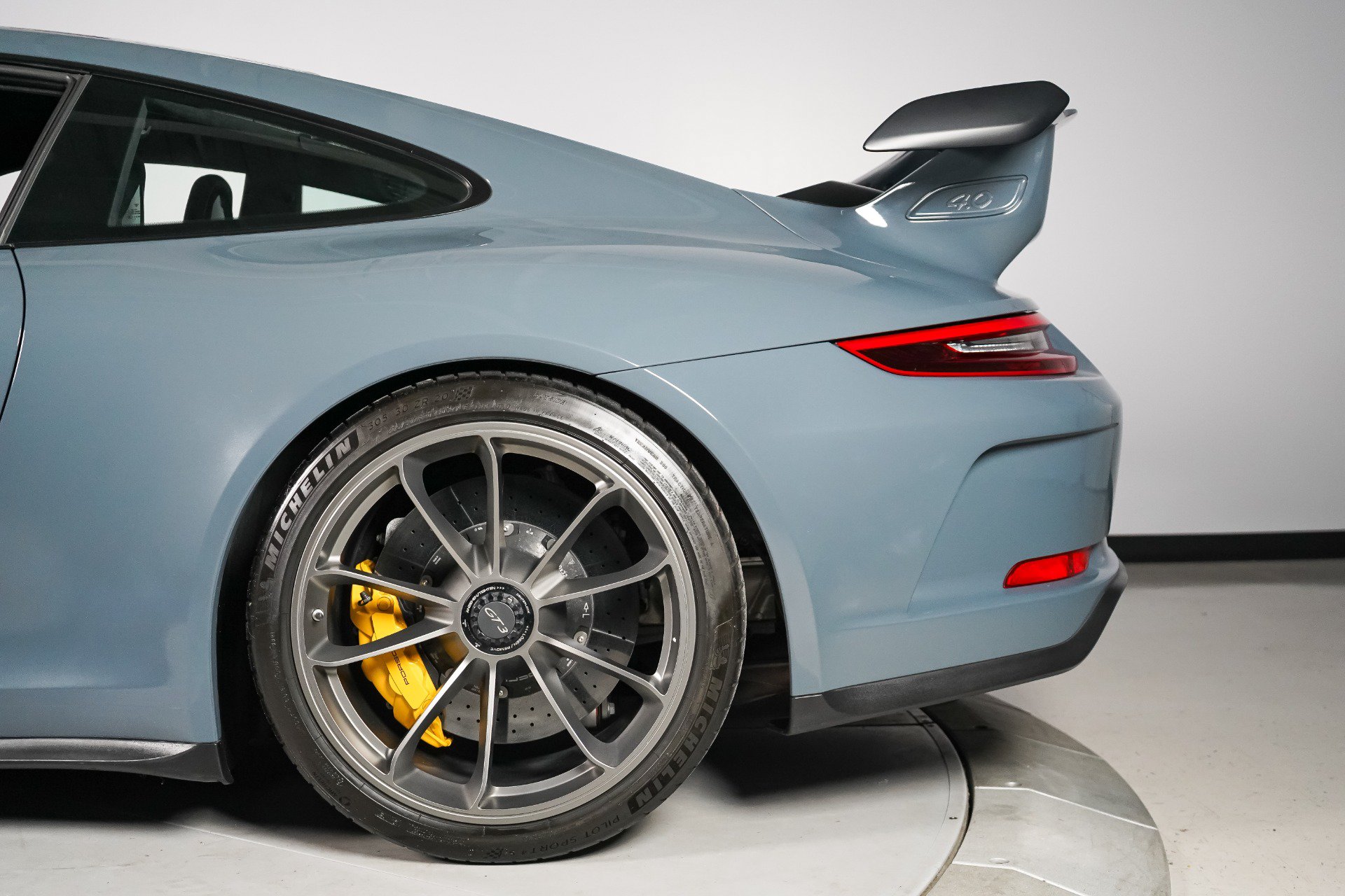 Used 2018 Porsche 911 GT3 RWD image 11