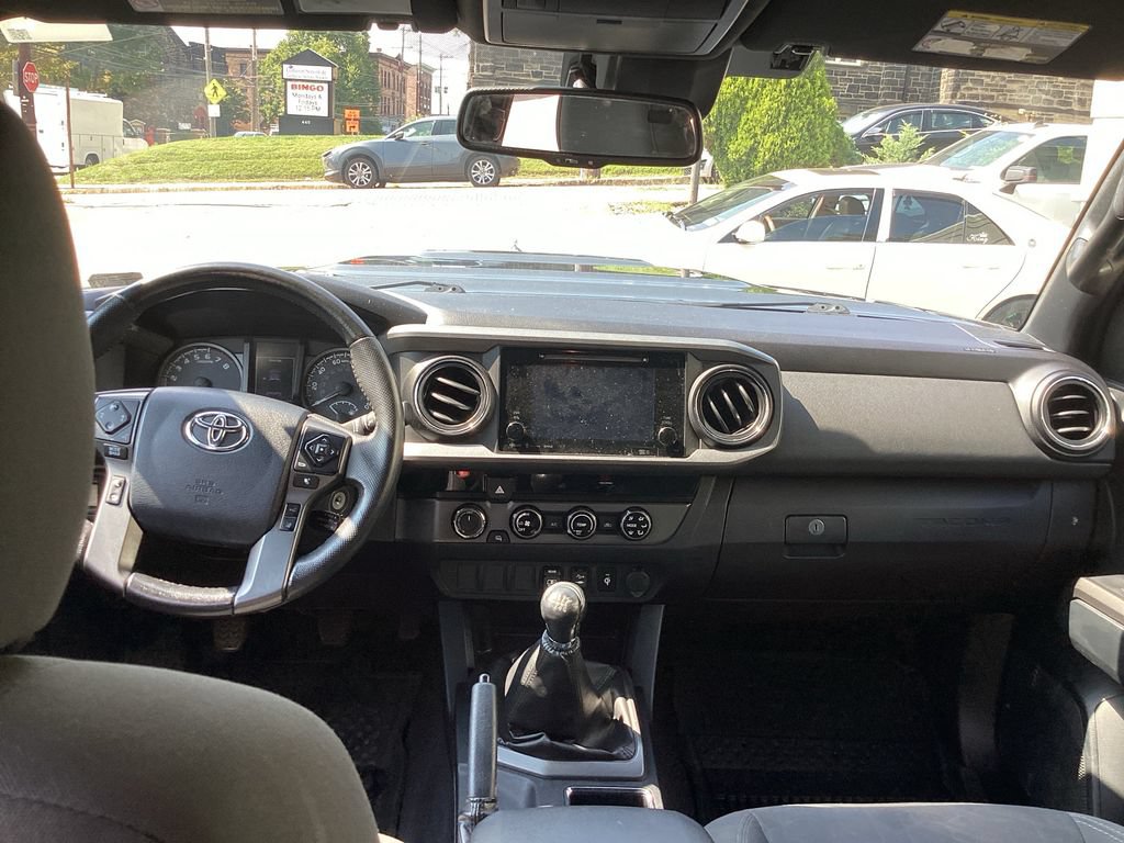 Used 2018 Toyota Tacoma TRD Sport AWD/4WD image 24
