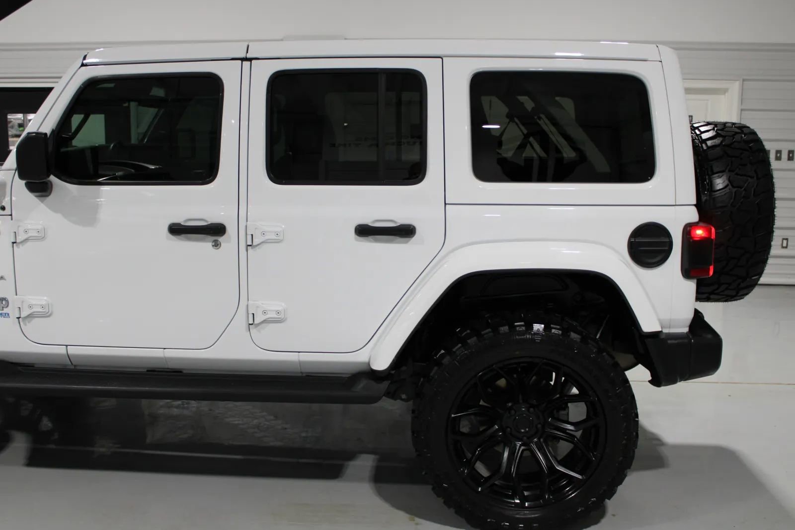 Used 2021 Jeep Wrangler Unlimited Sahara w/ Cold Weather Group image 6