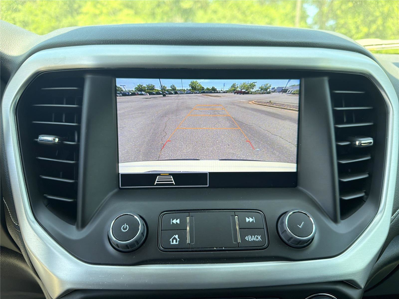 Used 2023 GMC Acadia SLE w/ Driver Convenience Package FWD image 5
