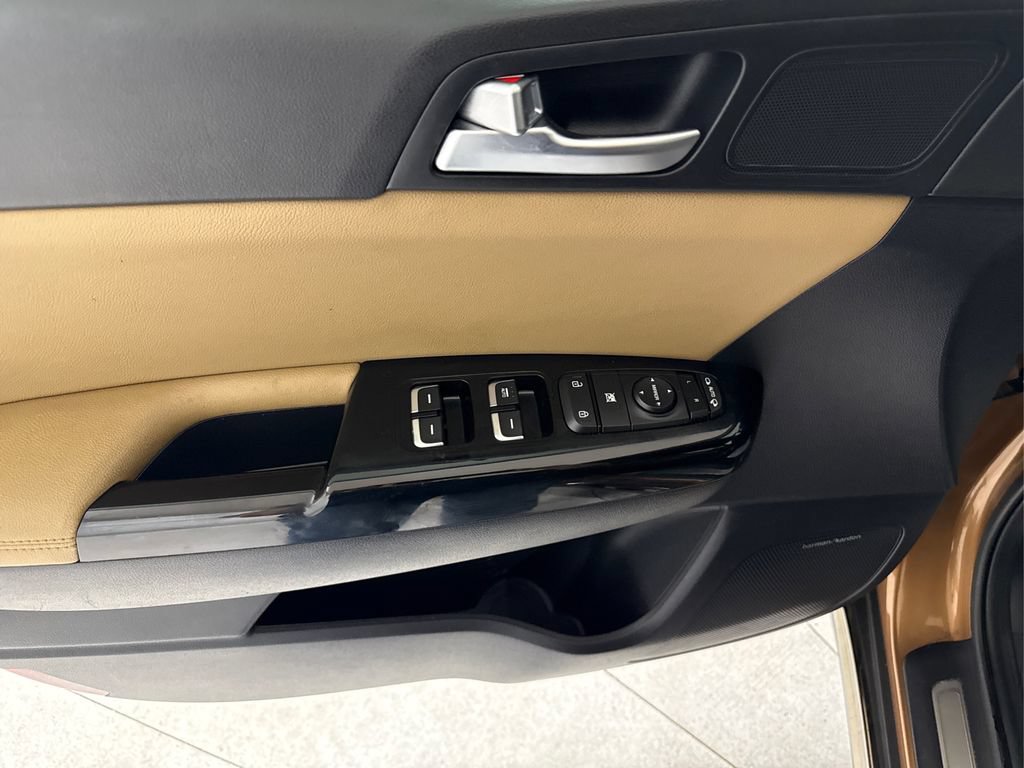Used 2020 Kia Sportage SX FWD image 32