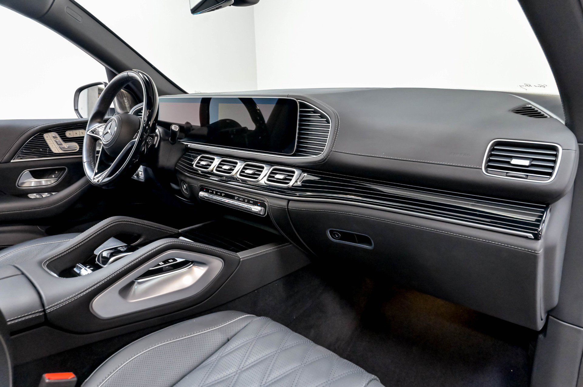 Used 2024 Mercedes-Benz Maybach GLS 600 4MATIC image 27