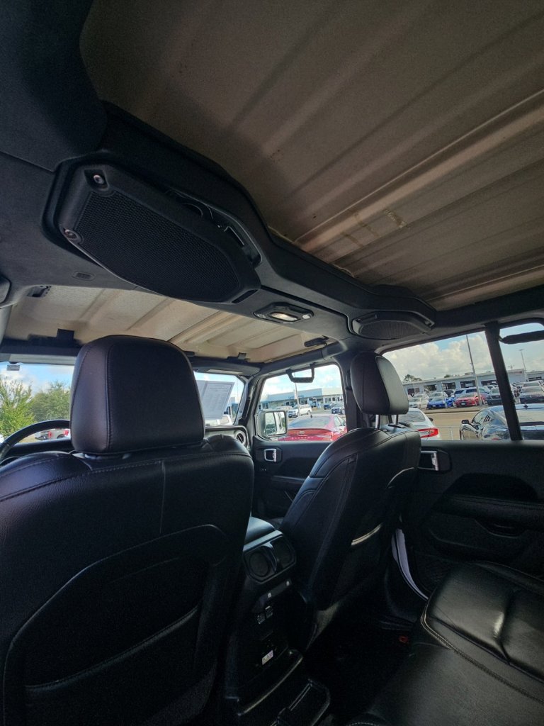 Used 2018 Jeep Wrangler Unlimited Sahara AWD/4WD image 23