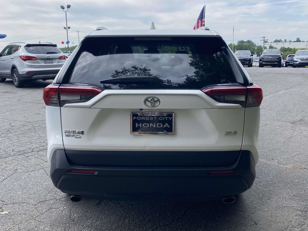 Used 2024 Toyota RAV4 XLE FWD image 4