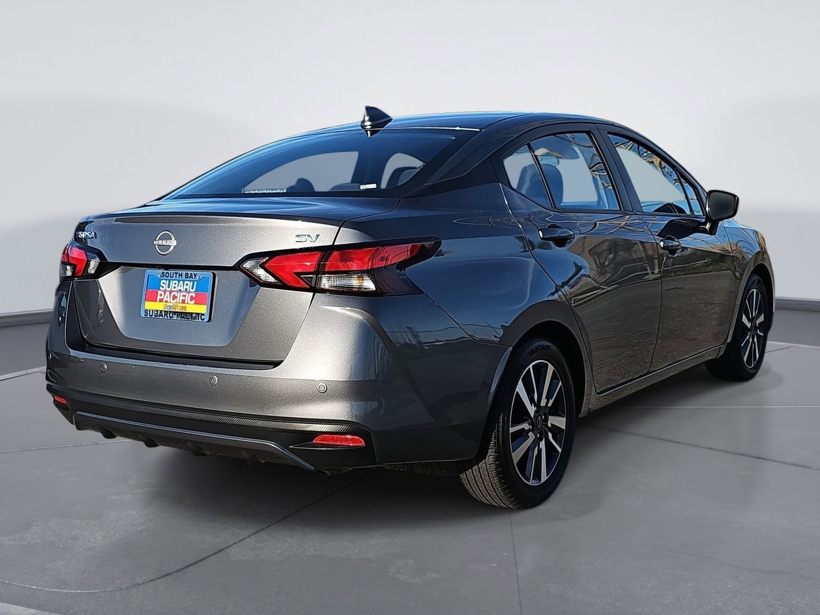 Used 2023 Nissan Versa SV image 3