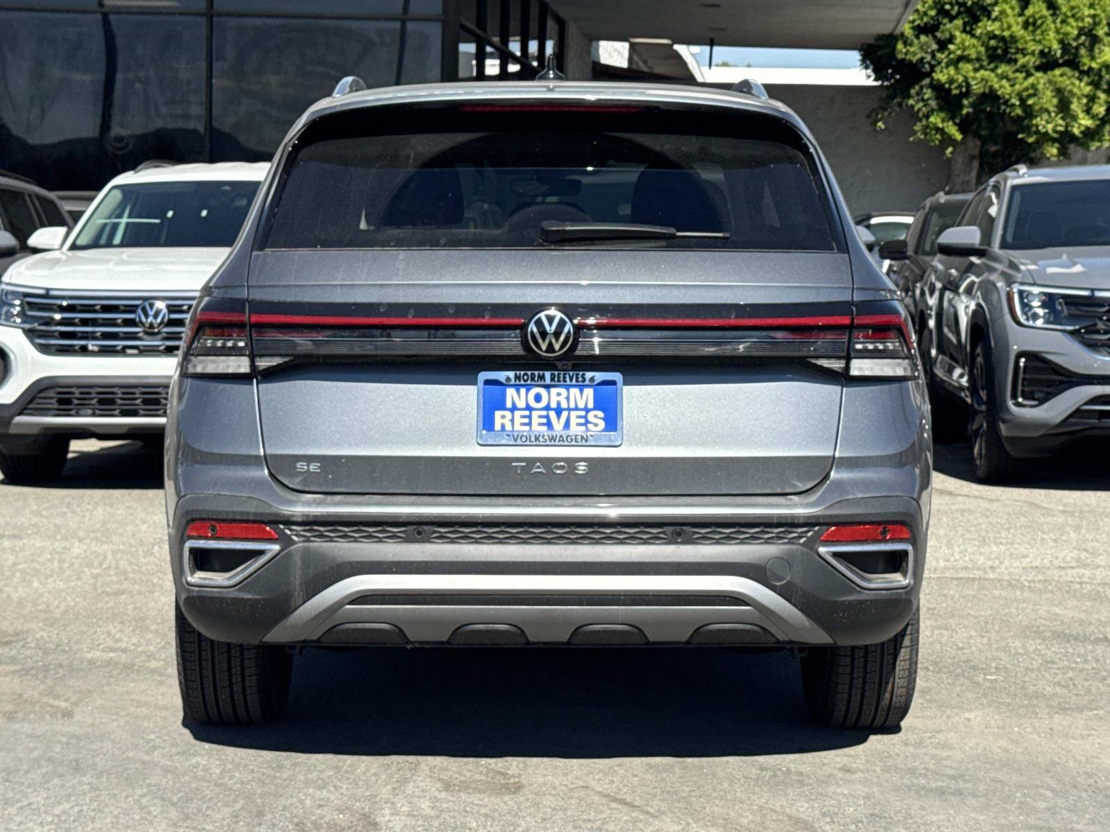 New 2026 Volkswagen Taos SE FWD image 4