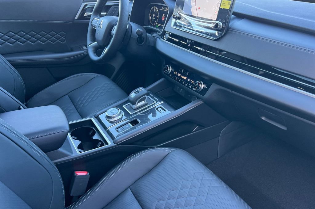 New 2025 Mitsubishi Outlander SEL Black Edition image 18