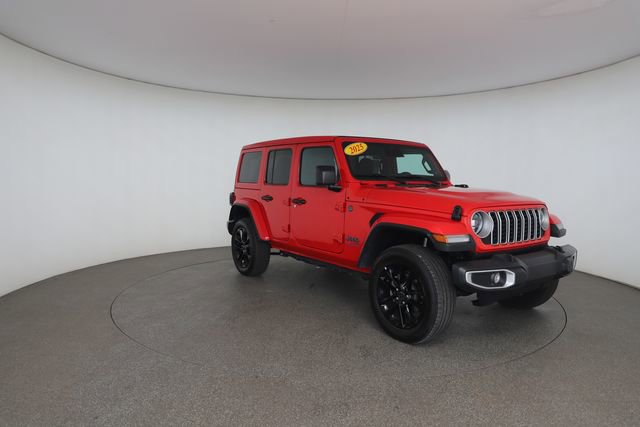 Used 2025 Jeep Wrangler Unlimited Sahara w/ Safety Group AWD/4WD image 31