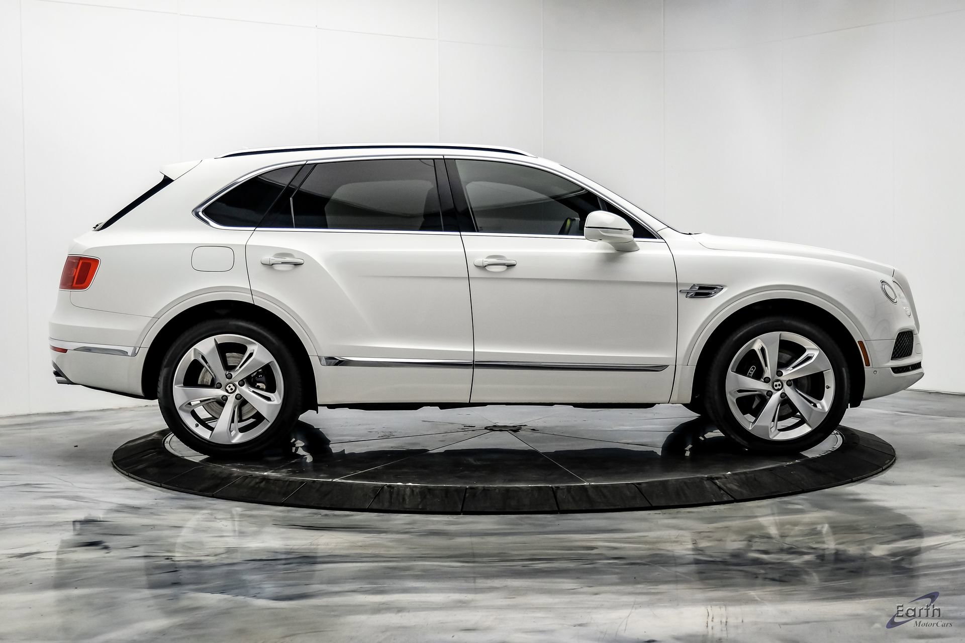 Used 2019 Bentley Bentayga image 19