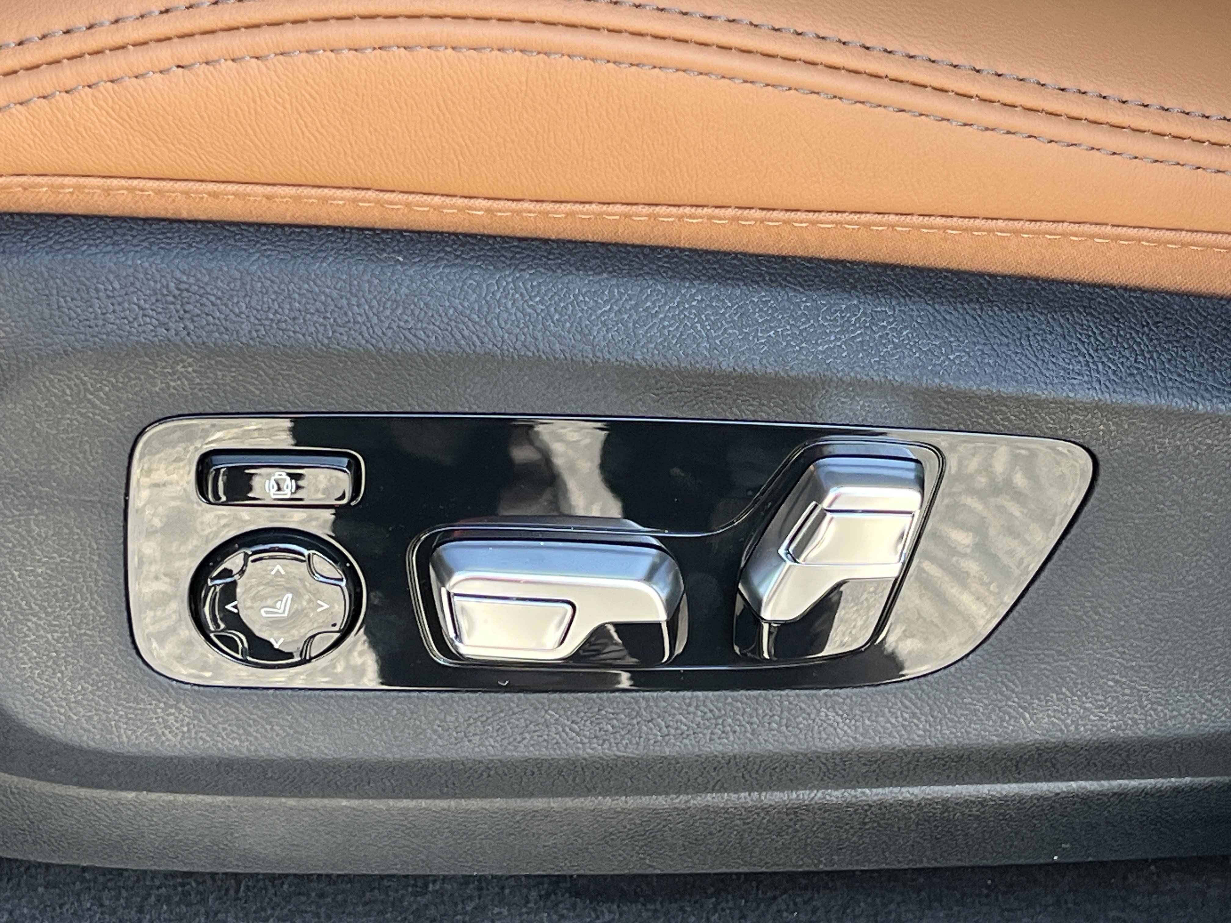 New 2026 BMW X5 xDrive50e w/ Premium Package AWD/4WD image 18