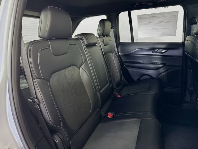 New 2025 Jeep Grand Cherokee Altitude image 27