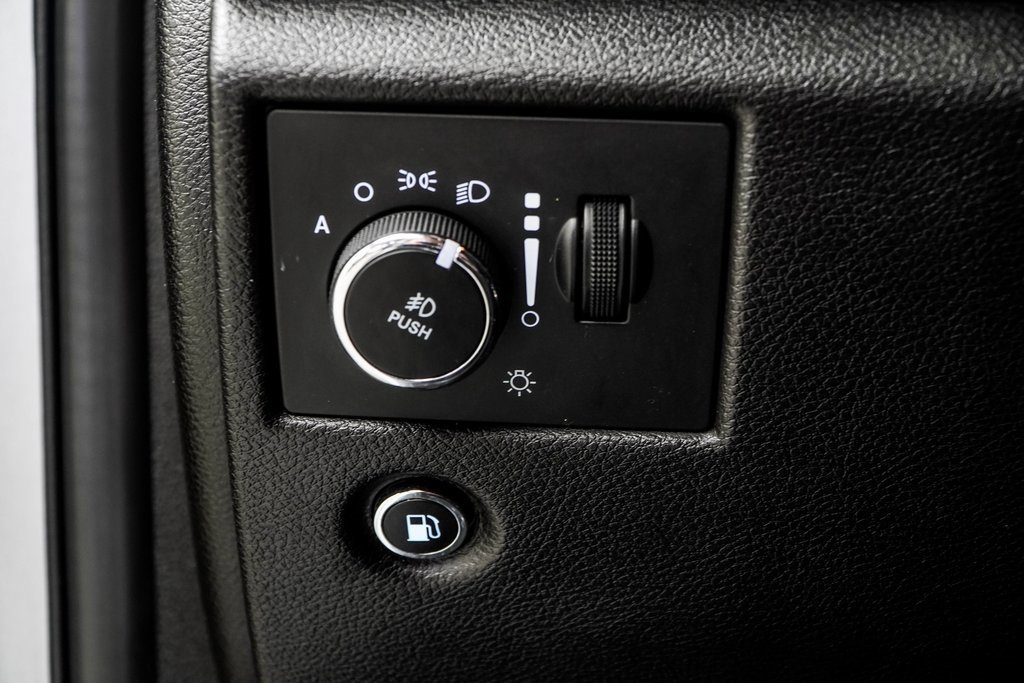 Used 2021 Jeep Grand Cherokee Laredo image 36