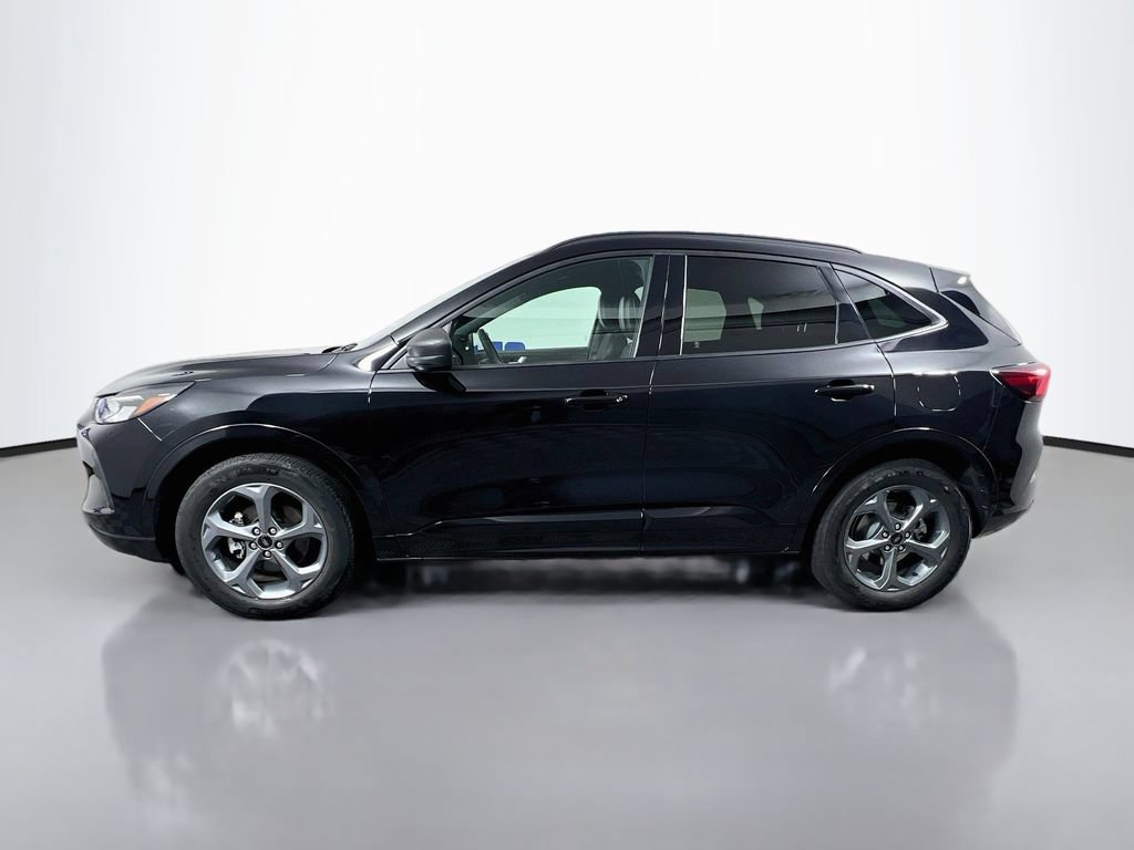 Used 2023 Ford Escape ST-Line w/ Tech Pack #1 AWD/4WD image 5