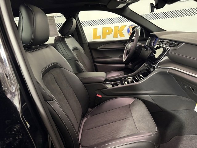 New 2025 Jeep Grand Cherokee L Altitude image 30