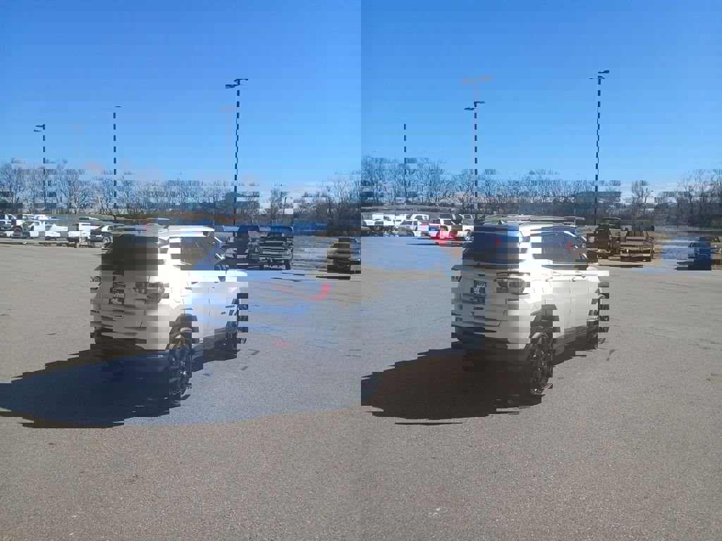 New 2026 Jeep Compass Latitude image 7