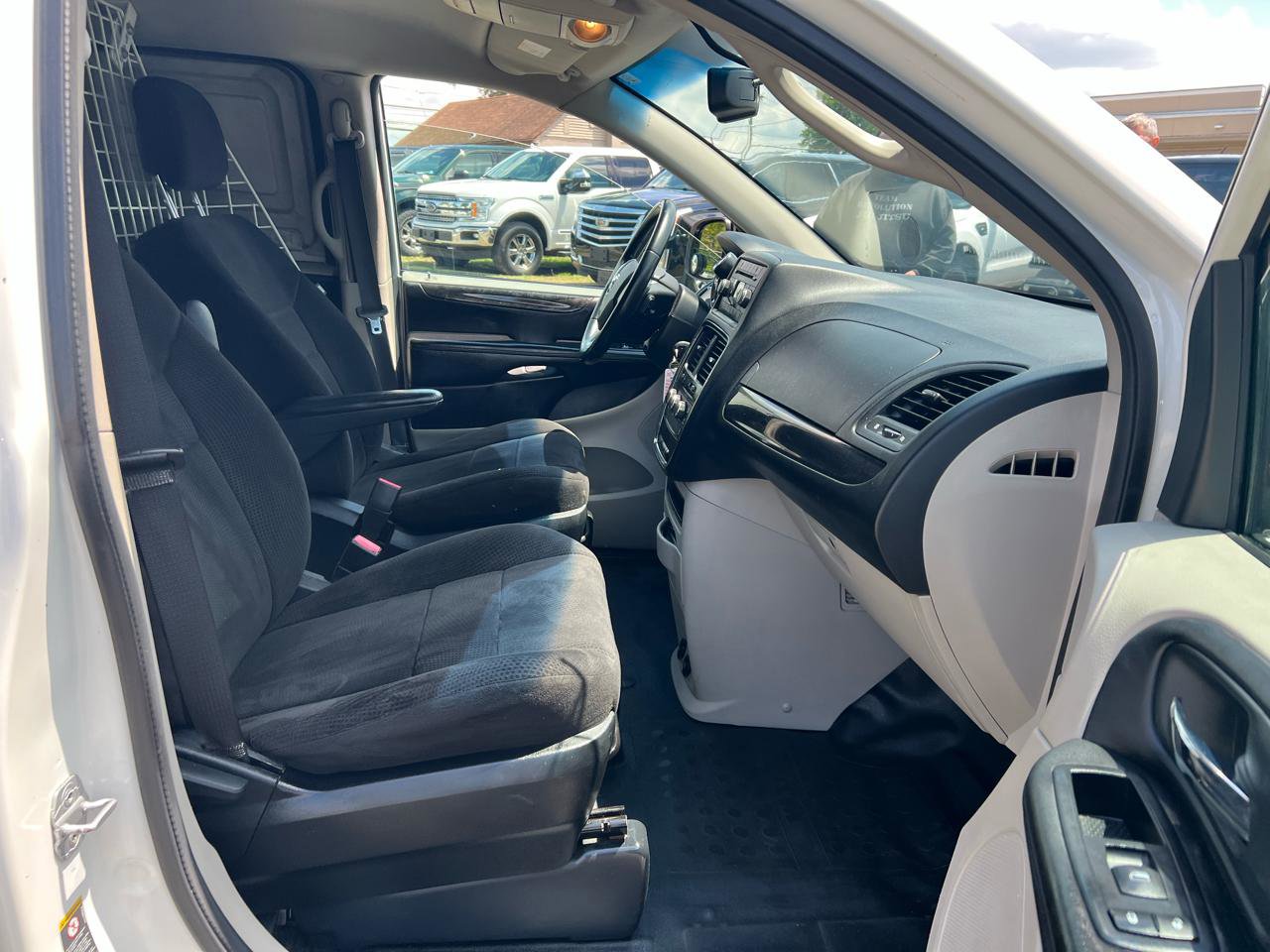 Used 2013 RAM C/V Tradesman w/ UConnect Hands-Free Group FWD image 15