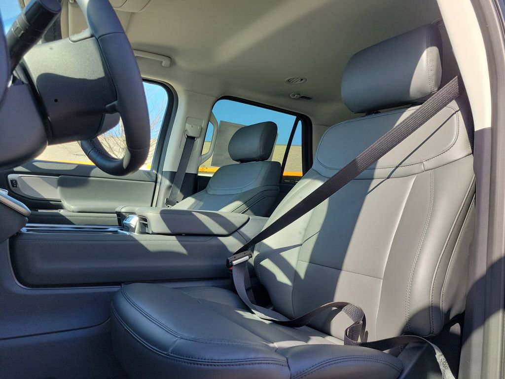 New 2026 Ford Expedition Active image 19