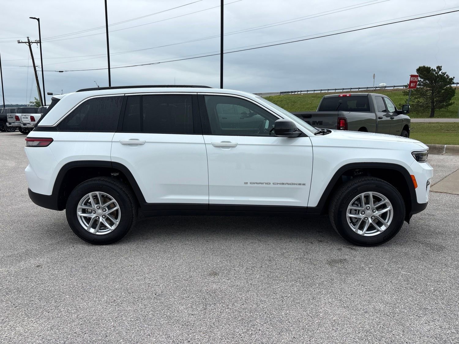 New 2026 Jeep Grand Cherokee Laredo RWD image 7