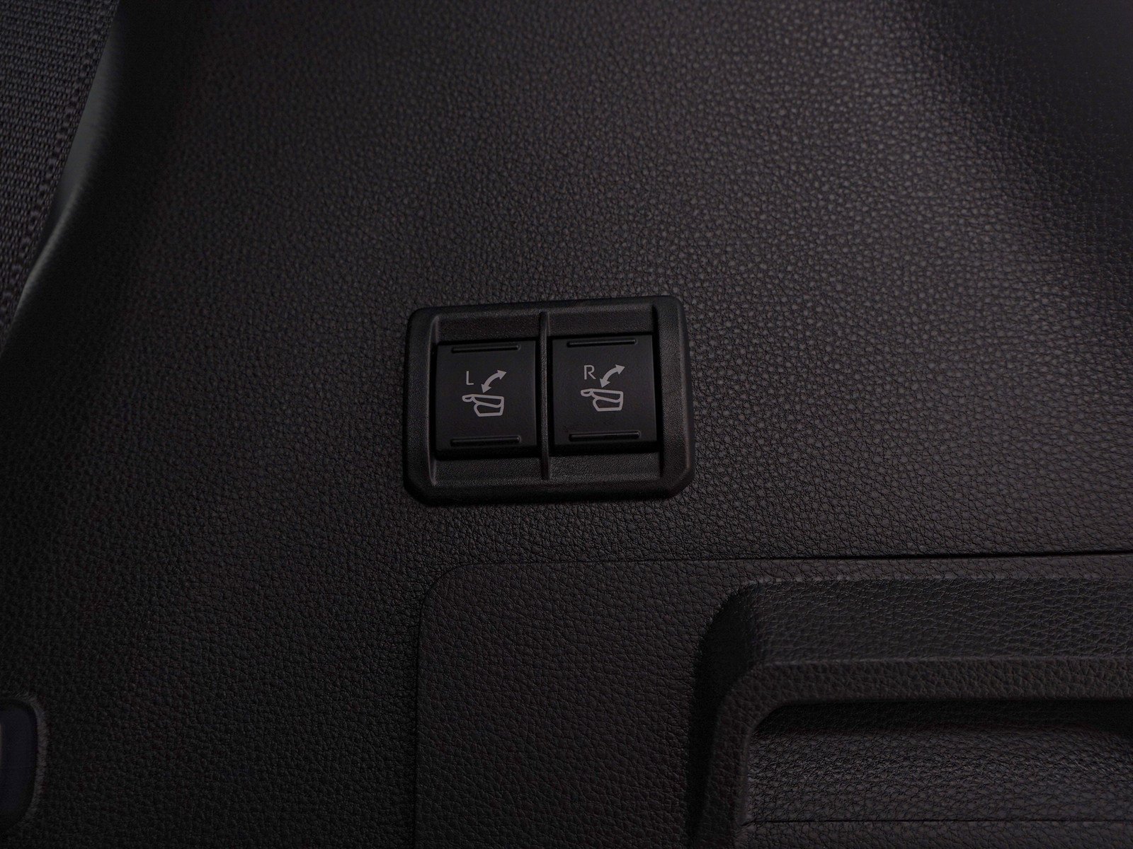 Used 2025 Toyota Sequoia Platinum image 11