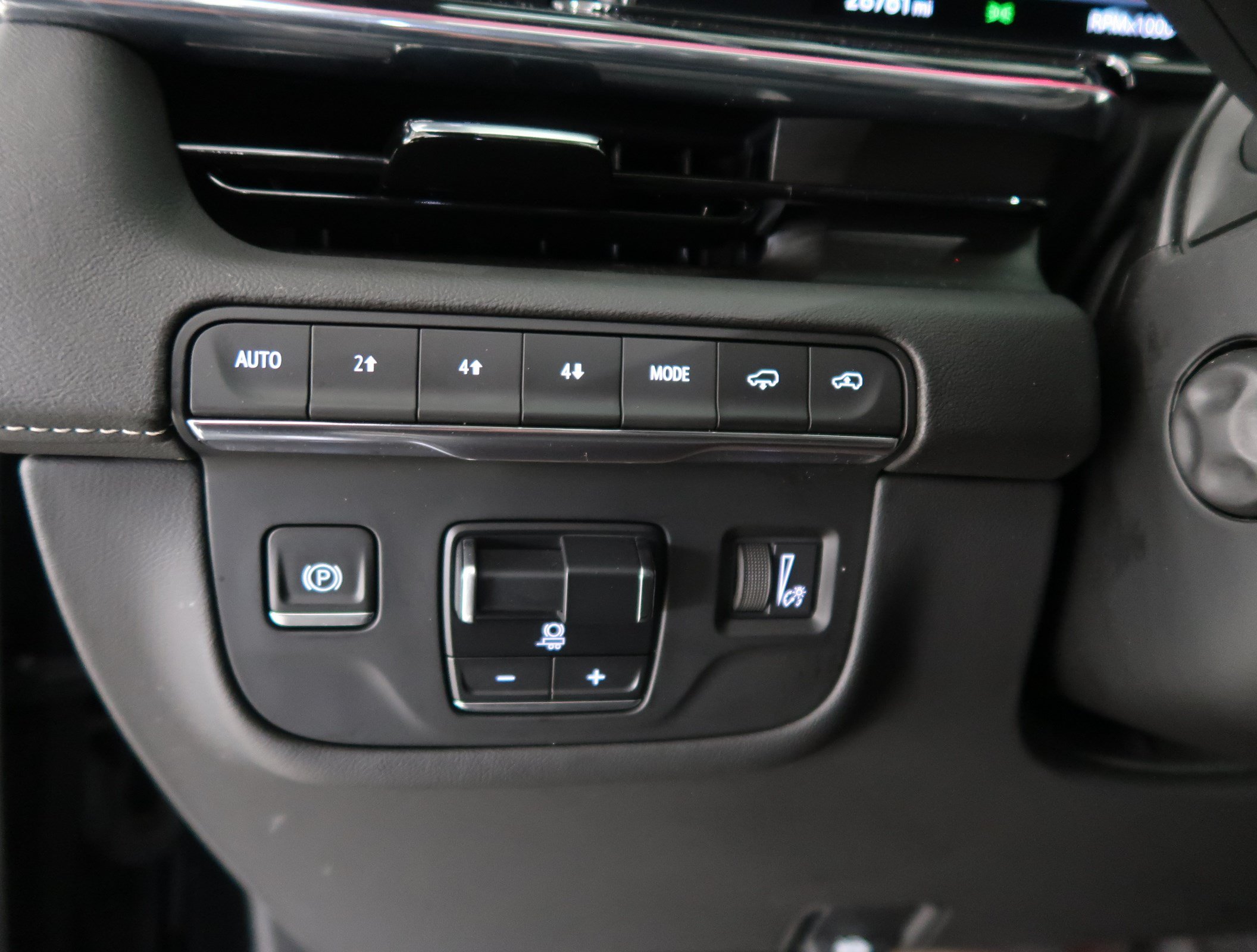 Used 2023 Cadillac Escalade ESV Sport w/ LPO, ONYX Package AWD/4WD image 21