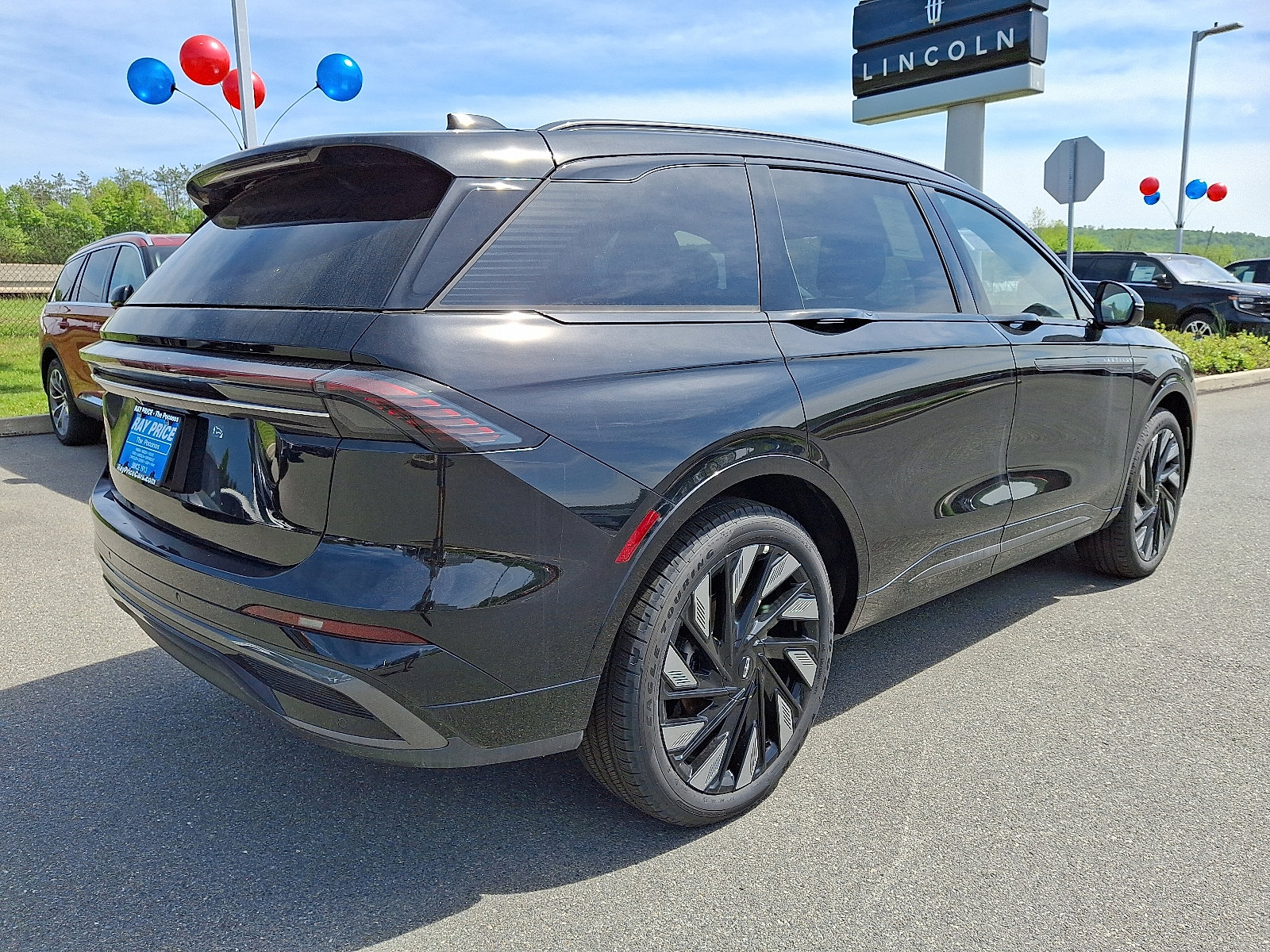 New 2025 Lincoln Nautilus Reserve w/ Jet Appearance Package image 4