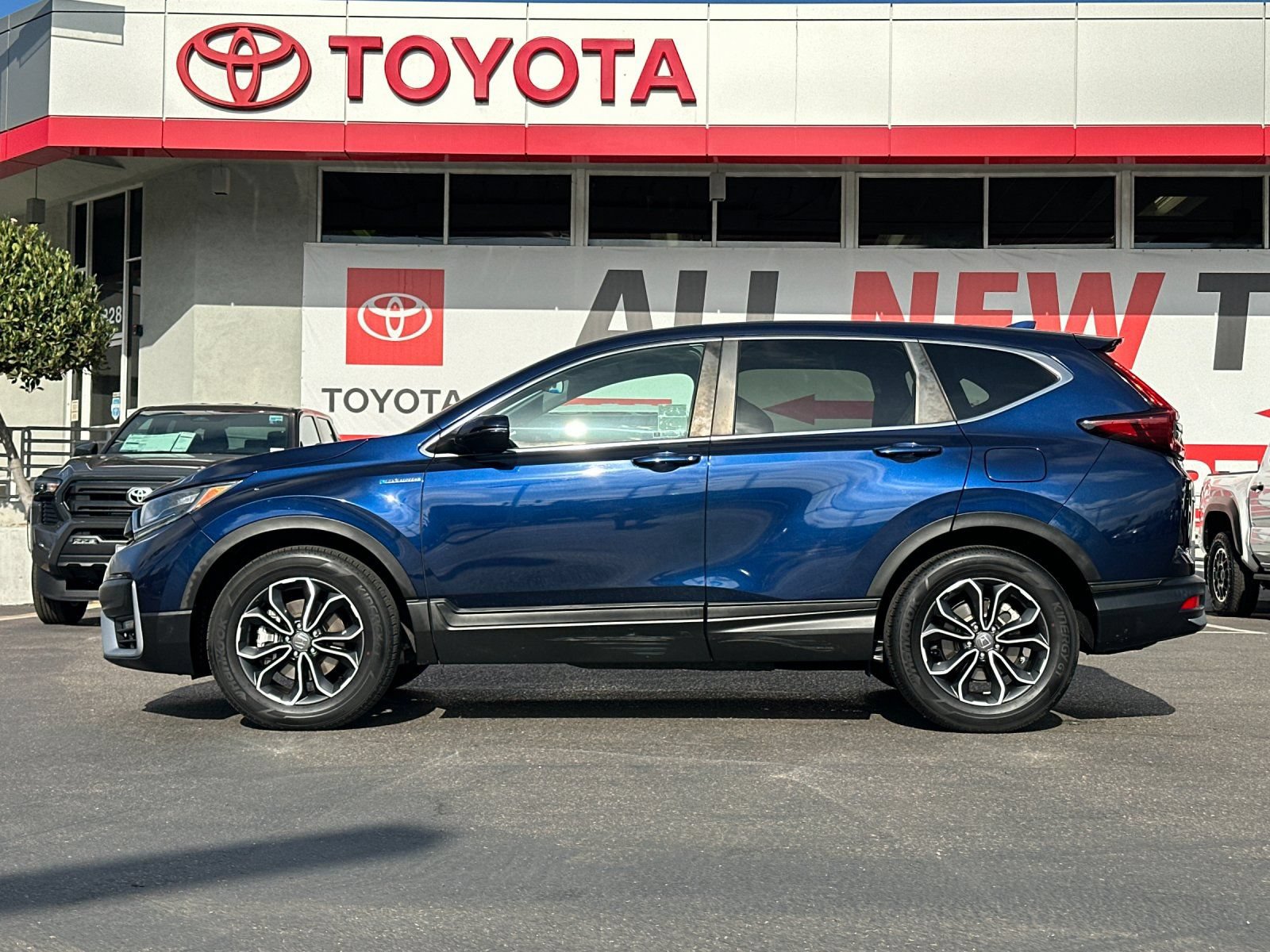 Used 2021 Honda CR-V EX image 2