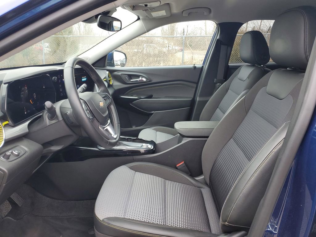 Certified 2024 Chevrolet Trax LT w/ Driver Confidence Package image 5