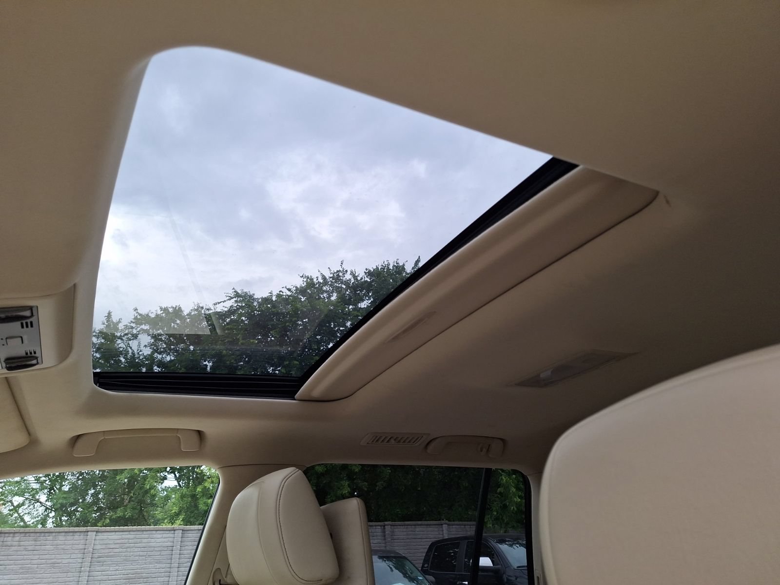 Used 2013 Lexus LX 570 4WD w/ Luxury Pkg image 30