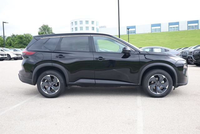 Certified 2025 Nissan Rogue SV FWD image 4