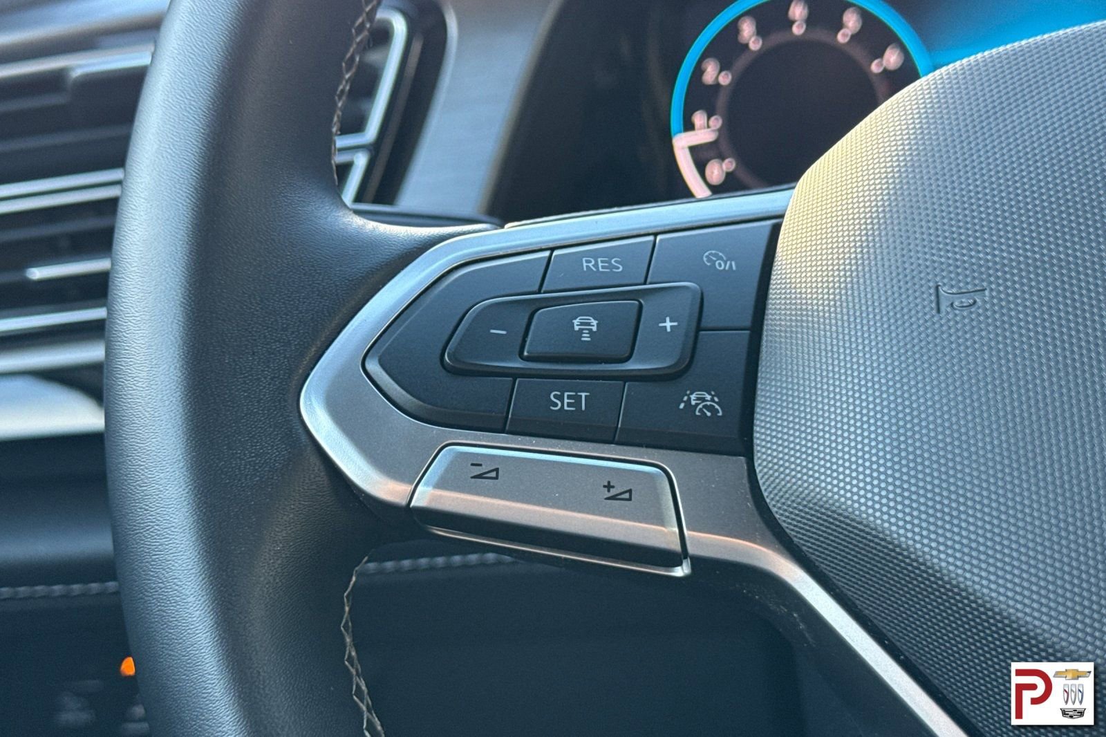 Used 2025 Volkswagen Atlas Cross Sport SE image 28