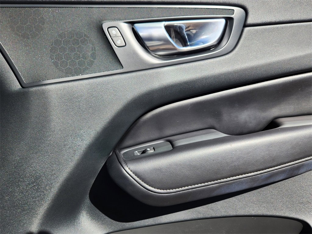 Used 2023 Volvo XC60 T8 Plus image 21