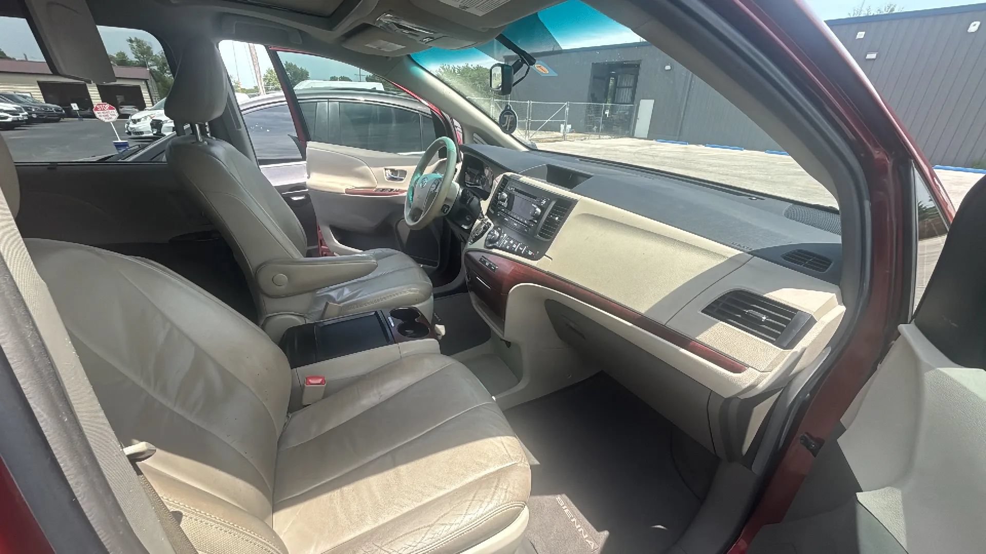 Used 2011 Toyota Sienna XLE FWD image 17
