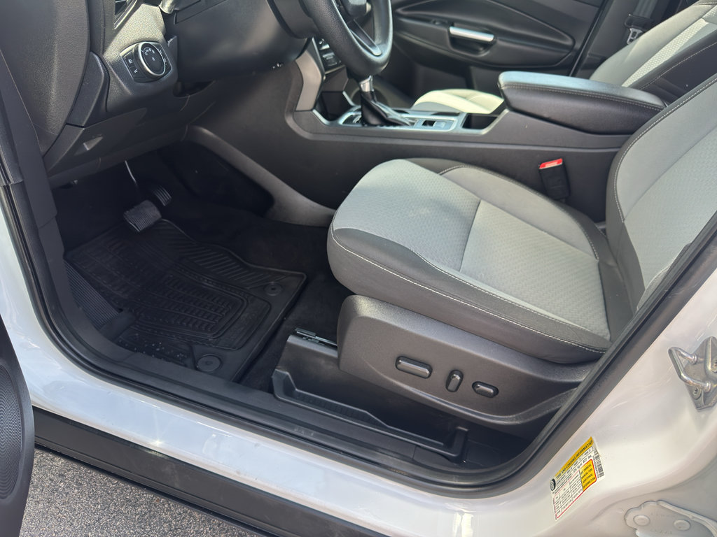 Used 2017 Ford Escape SE w/ Equipment Group 201A AWD/4WD image 9