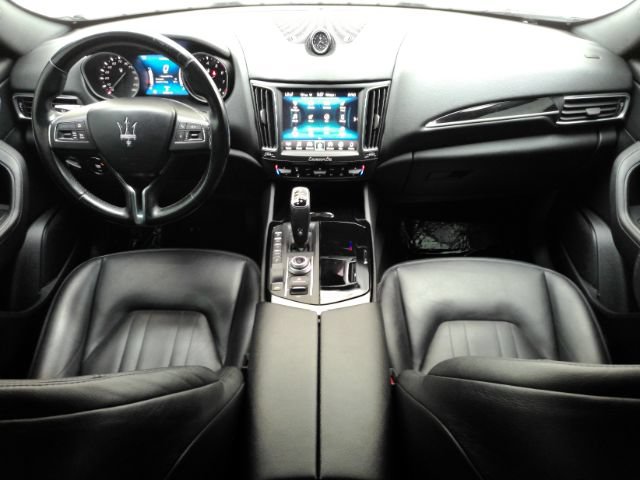 Used 2019 Maserati Levante AWD/4WD image 3